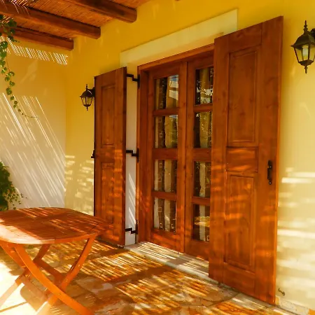 Trikalioti's Estate Πανσιόν Chavari
